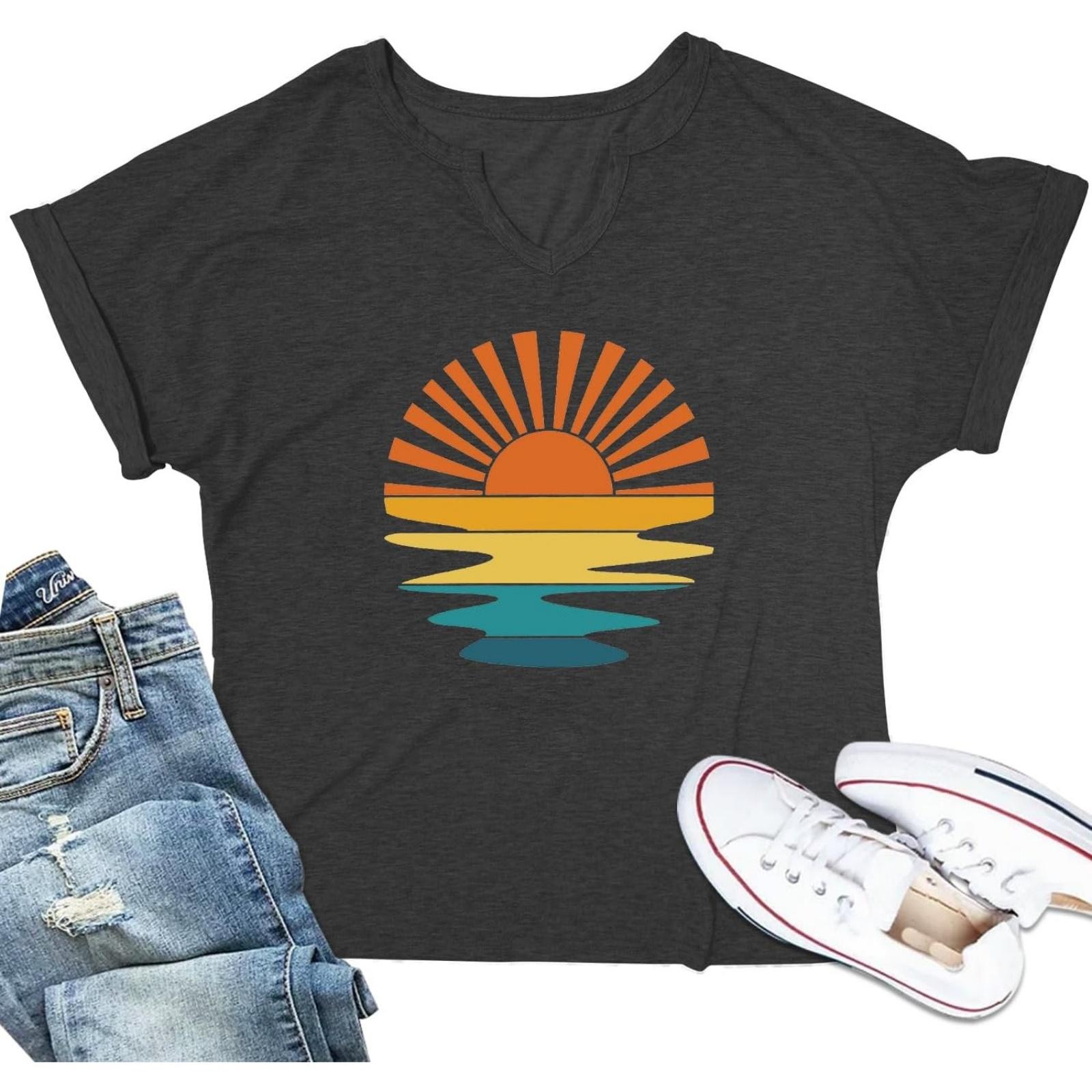 

Butterfly Shirts for Women Vintage Floral Tee Shirt Butterfly Graphic Tops Womens Vacation T-Shirt Nature Lover Tee S