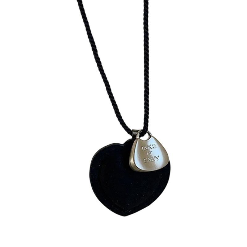 Retro Style Natural Fiber Cord Heart Charm Necklace Sophisticated Twine Chain Feminine Sweater Chain Accessory