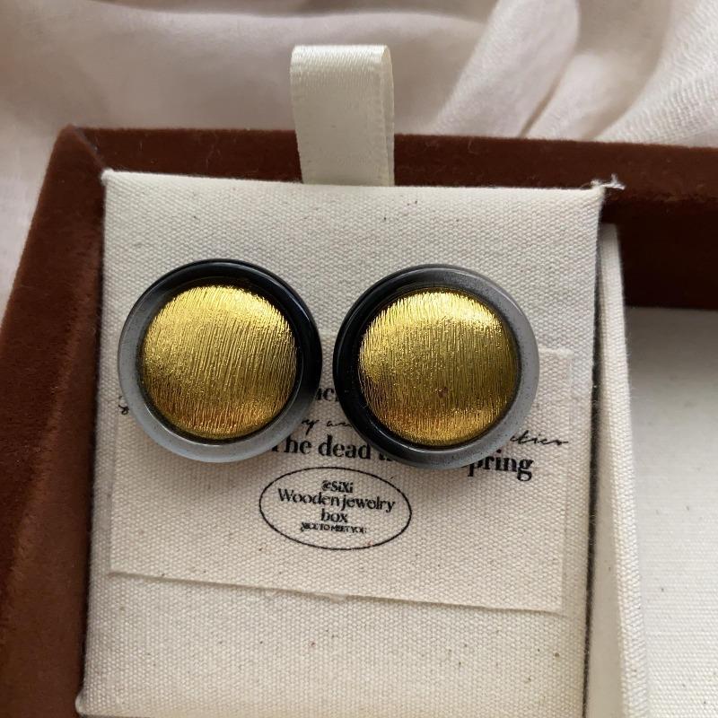 French Retro Minimalist Luxury Round Leaf Flower Stud Earrings Niche Design Sense Temperament Versatile Earrings Foreign Style