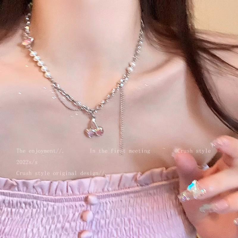Trendy Light Luxury Pearl Heart Necklace: Versatile Beaded Clavicle Chain for Women's Style