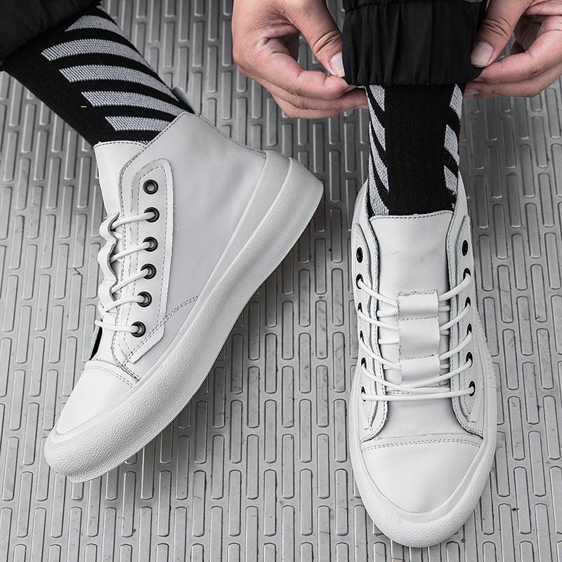 Férfi Cipők Designer valódi bőr divat kültéri bokacsizma fekete tornacipő férfi csizma kényelmes alkalmi gördeszka cipő