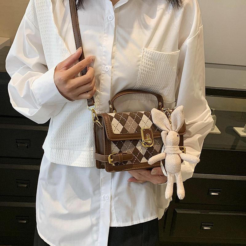 Korean version contrasting color rhombus portable small bag women's simple versatile small square bag 2025 fashionable new casual shoulder bag