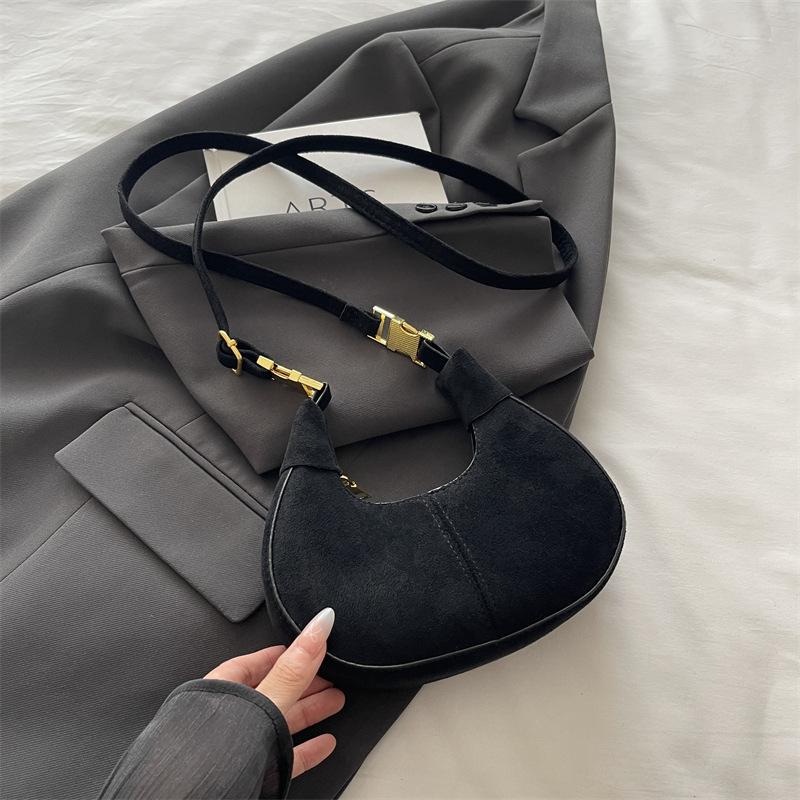 

Retro matte handbag, foreign style, high-end dumpling hand carry small bag 2025 niche popular messenger mouth red envelope