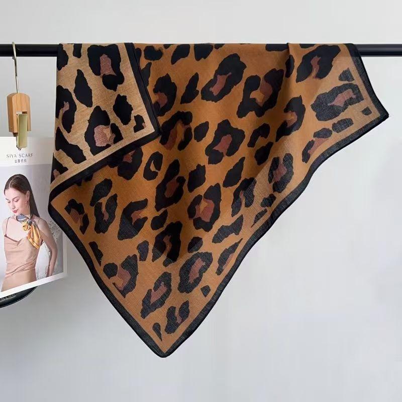 Luxury Silk Scarfs Square Scarf Korean Fashion Kerchief Popular Silk Scarves Bandanna Wraps Scarf Decoration Shawl 70*70Cm