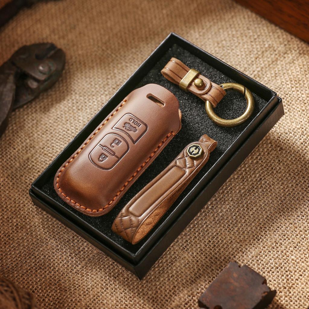 The New Retro Key Cover Is Suitable for the Old Mazda Car with Pure Hand-stitched Leather Key Bag and Shell Ring.