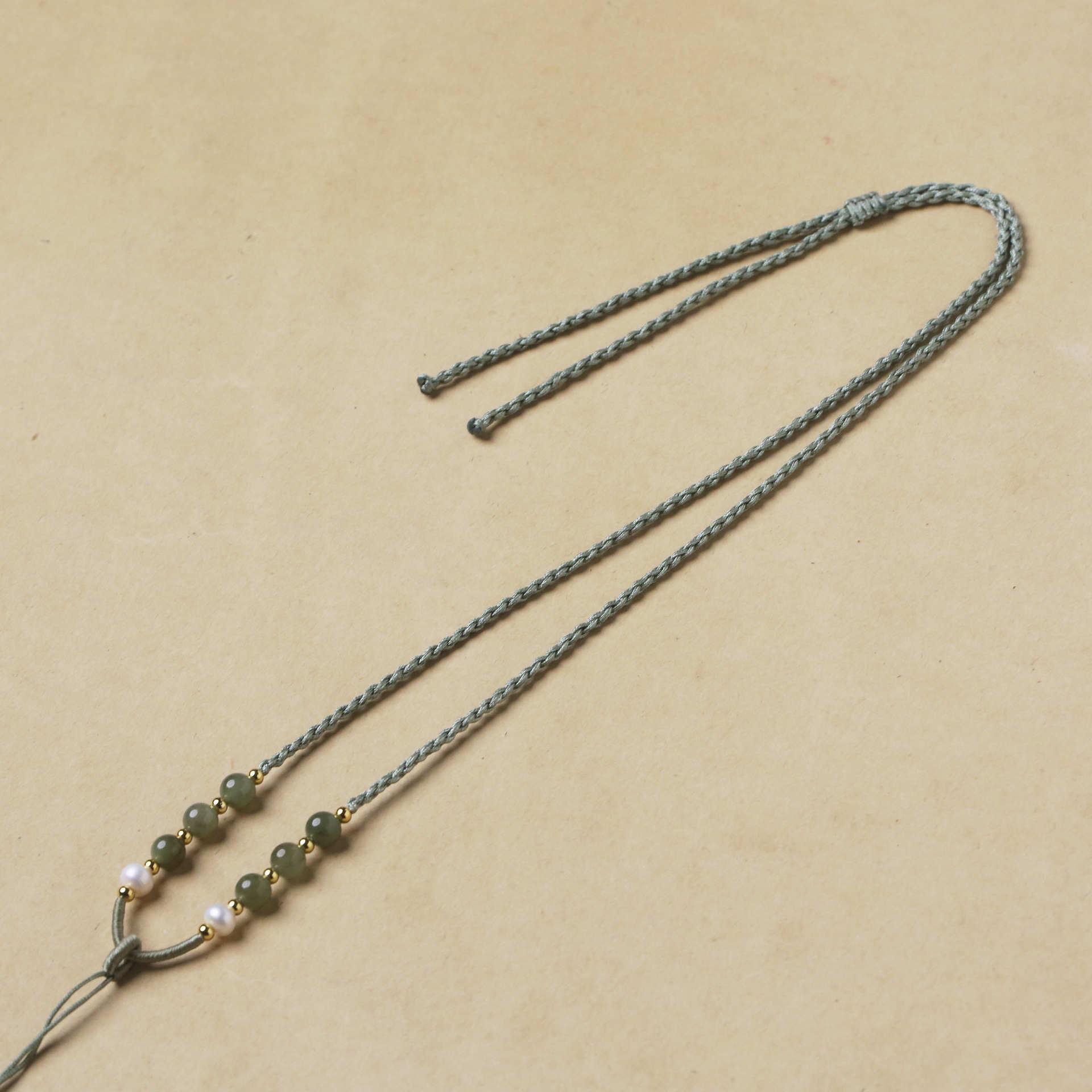 

Кулон из нефрита Хетан ручной работы на регулируемом шнурке 6mm