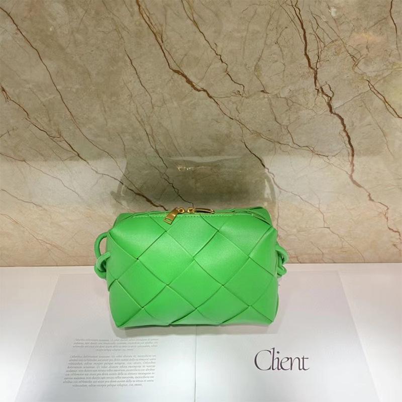 2024 Fashion Trend Handwoven Cowhide Shoulder & Crossbody Bag with Knot Design