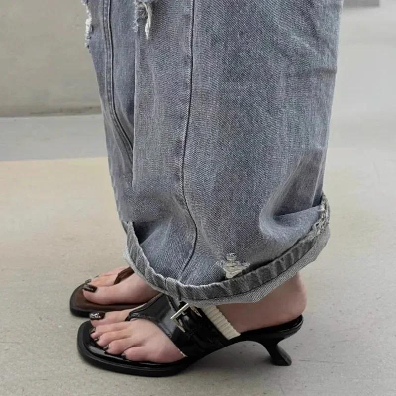 Móda 2025 Nové francouzské malé cool nazouváky se čtvercovou špičkou, stiletto pantofle pro ženy