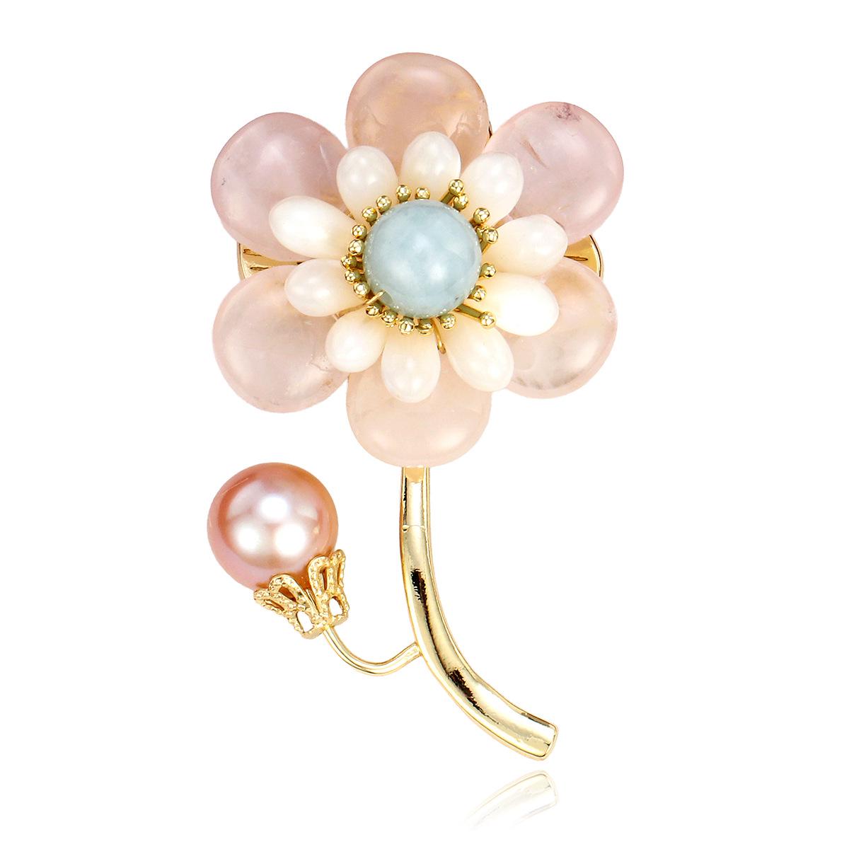 Изысканная брошь-цветок из клубничного кварца - Элегантная женская бутоньерка