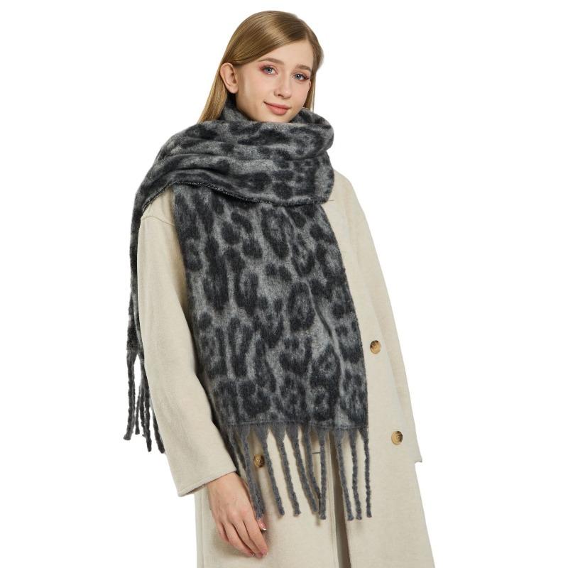 Autumn and Winter New Retro Leopard Print Fringed Scarf Women's Warm Versatile Shawl High-end Fashion Fringed Scarf