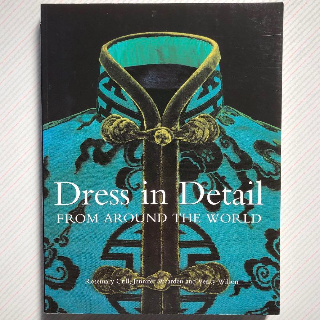 

[Б/У] Платье в деталях V&A Publications