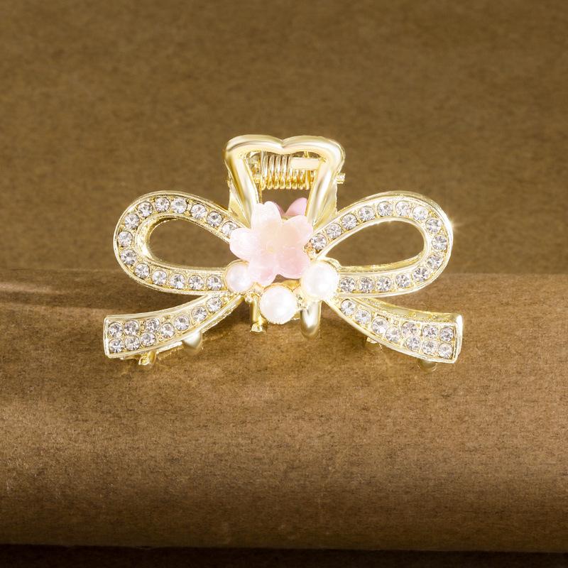 Elegant Floral Claw Clip - Medium Size Women s Hair Bun Accessory