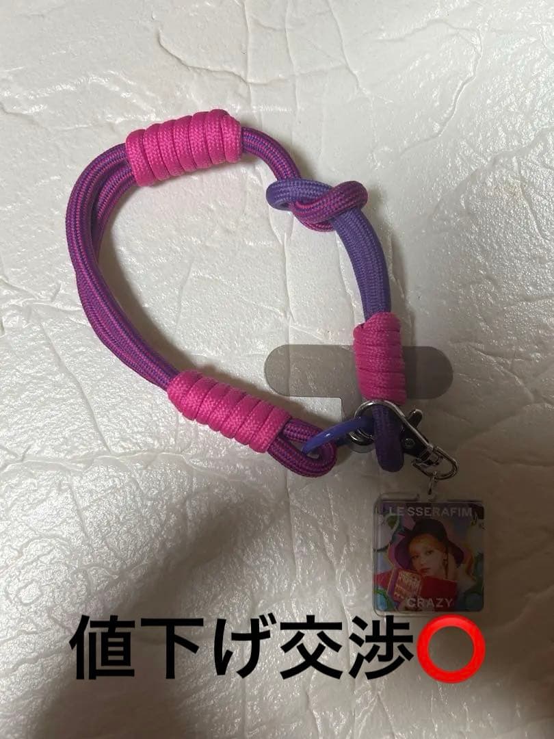 

[USED] Chaewon Hand Strap & Acrylic Keychain CRAZY C Prize Winner
