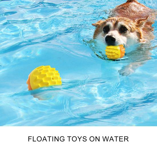 Hračka pro psa ulevuje od nudy Broušení zoubků Psí pískací míček Potřeby pro domácí mazlíčky, které jsou odolné proti kousnutí