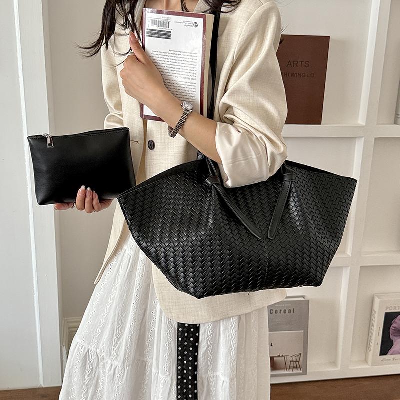 Woven Leather Tote Bag for Women Large Capacity Shoulder Handbag for Work and Shopping