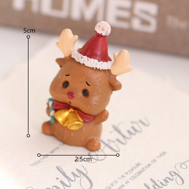 Creative Christmas Tree Decor: Wooden House Ornaments & Family Pendants