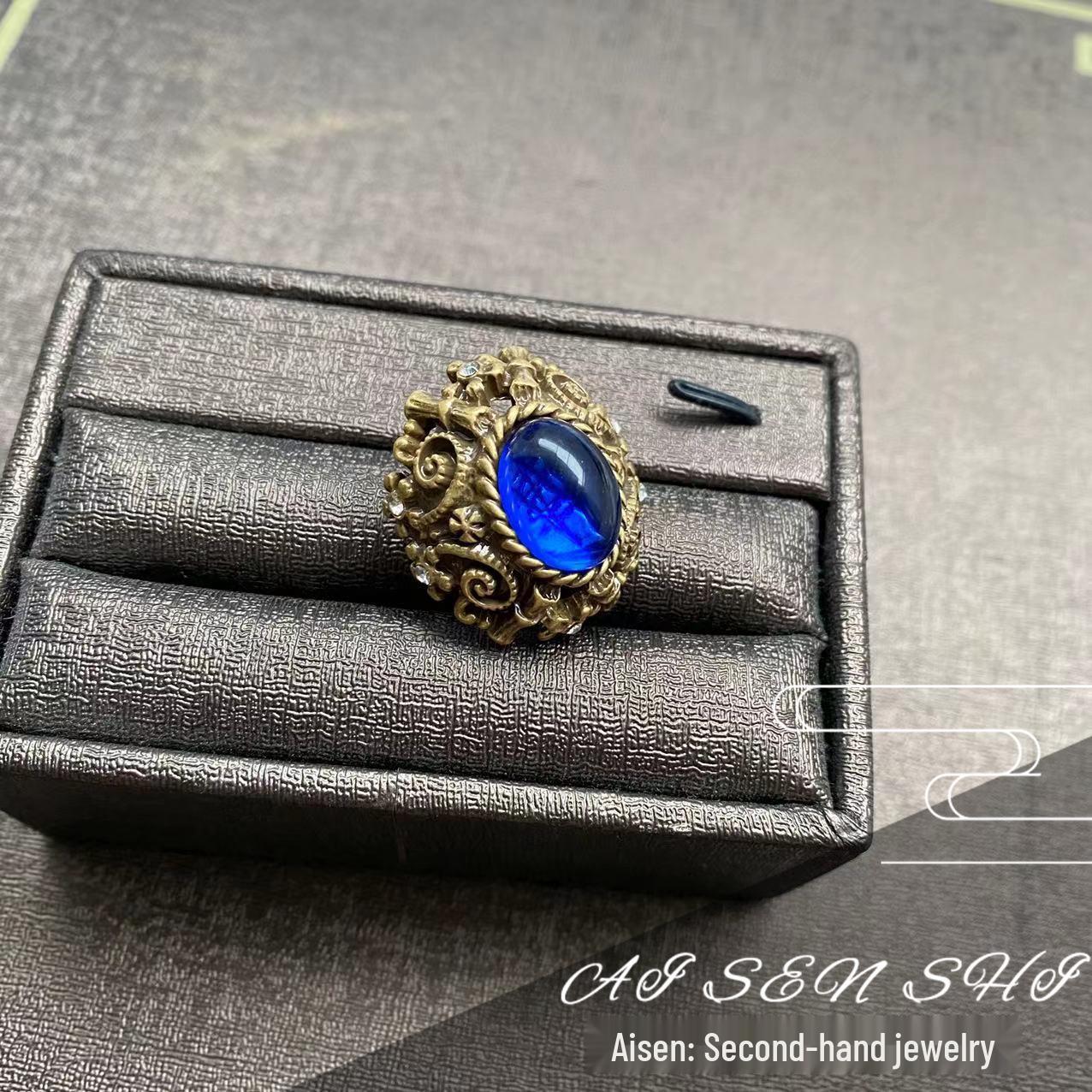 

Клипсы для ушей, Серьги-пусеты, Ожерелье и Кольцо: Винтажный набор украшений из тигрового глаза