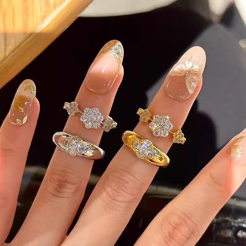 Luxurious Open Adjustable Floral Design Ring For Women Featuring Brilliant Sparkling Diamonds