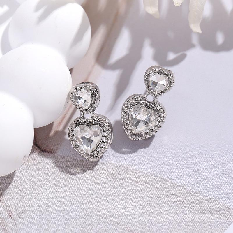High-End Zirconia Heart Stud Earrings: Elegant, Versatile, and Trendy Women's Accessories