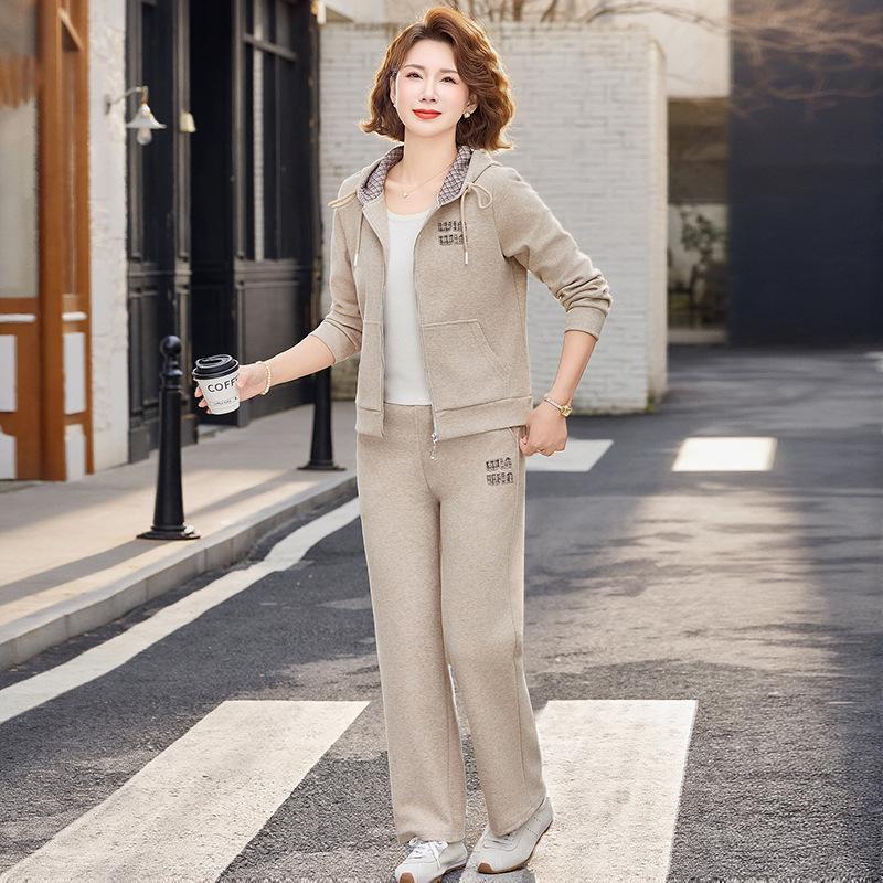 

Mom s 2026 Spring/Autumn Plus Size Casual Sports Jacket for Women - Age-Reducing Style for Middle-Aged and Elderly 2XL (105-120 Jin) хаки