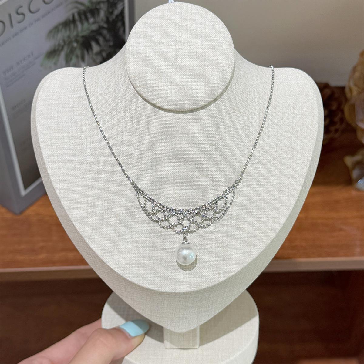 

Retro Fashion Versatile Pearl Necklace - Exquisite High-End Clavicle Chain for Women