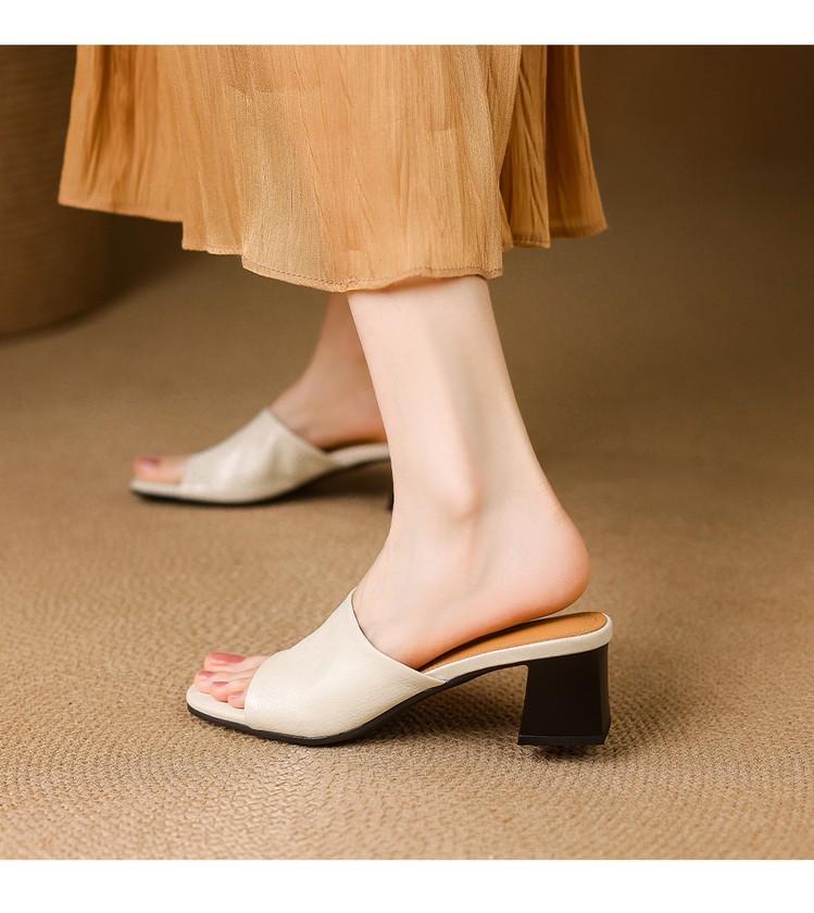 High-quality sheepskin~ Handmade women's shoes 2025 summer new sheepskin thick heel anti-theft stepping on shit sandals one-word drag