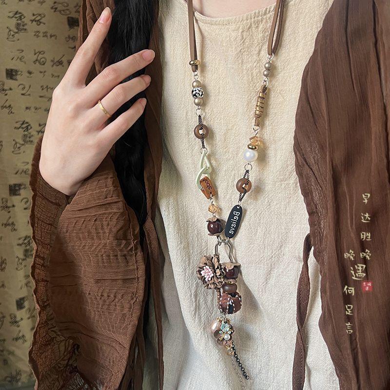 Bohemian flower pendant necklace niche retro versatile collarbone chain fashion temperament high-end jewelry