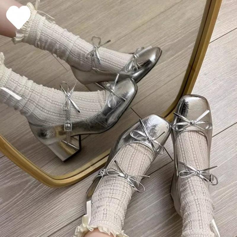 Französische silberne Mary Jane Einzelschuhe Damen 2025 Frühling dicker Absatz Temperament vielseitig mit Rock High Heels kleine Lederschuhe