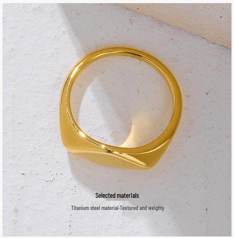 Evropsko-americký zlatý titanový ocelový retro prsten pro pár s nepravidelným kosočtvercovým designem pro ženy