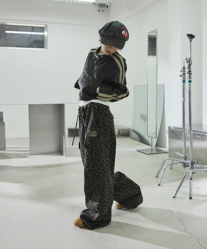 Seulliggeullou Logo Wide Dart Cargo Pants [Leopard]