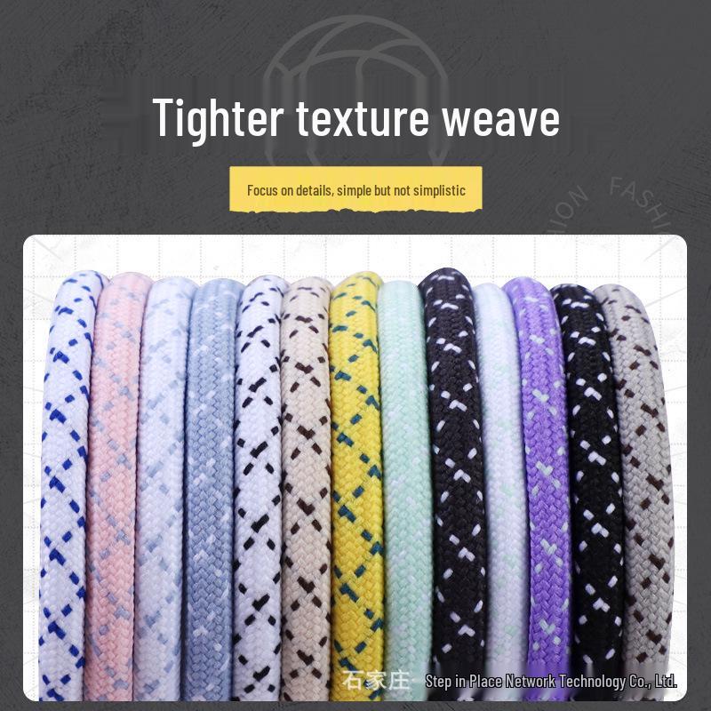 Černé a bílé diagonálně tečkované silné kulaté tkaničky do bot pro turistiku/běh