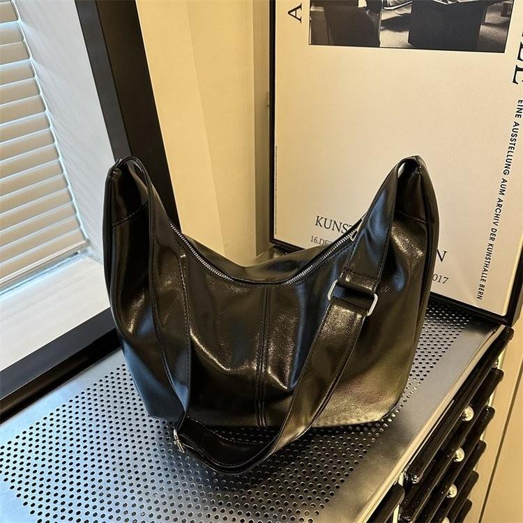 Modern Urban Minimalist Large Baguette Handbag For Women Perfect For Commuting