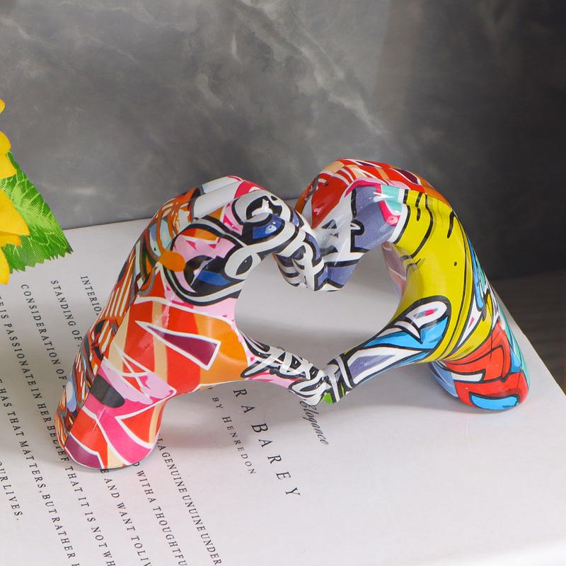 Water Transfer Small Love Gesture Sculpture, Resin Craft Ornament for Home, Bedroom, Living Room and Entryway Desktop Decoration