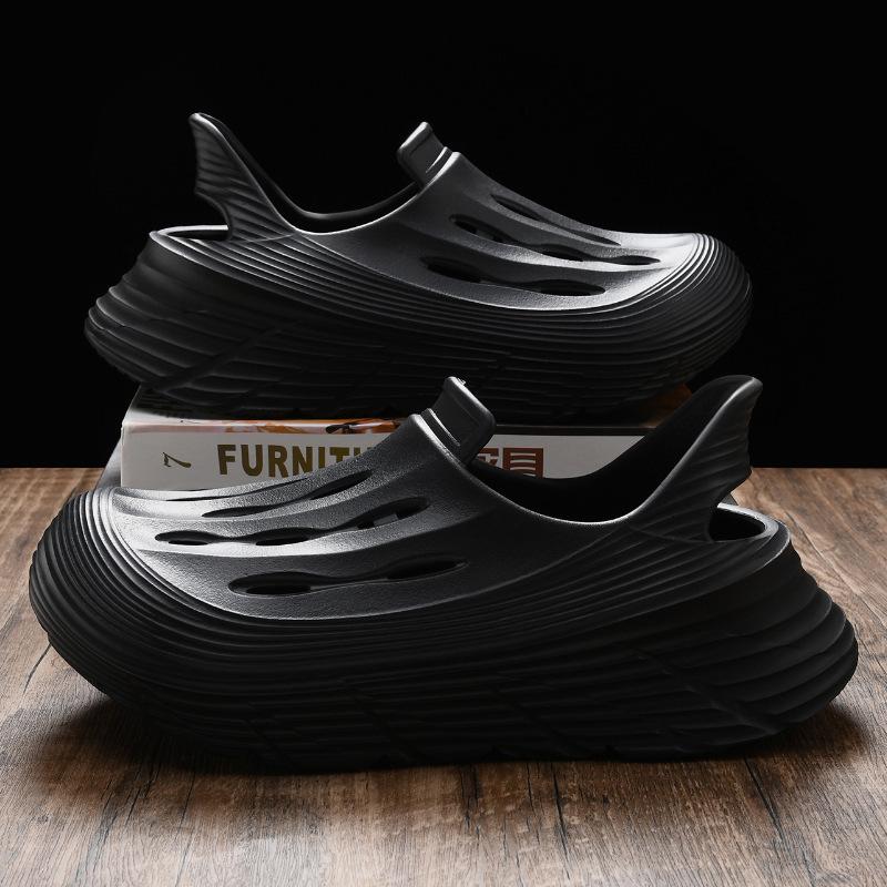 Hole shoes for women do not stink outside, thick soles of feet are non-slip, breathable, heightening, lightweight and cool slippers