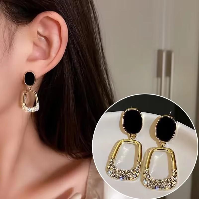 Minimalist Elegant Korean Style Women's Earrings Versatile Unique Design Simple Fashion Jewelry Accessories Ear Jewelry