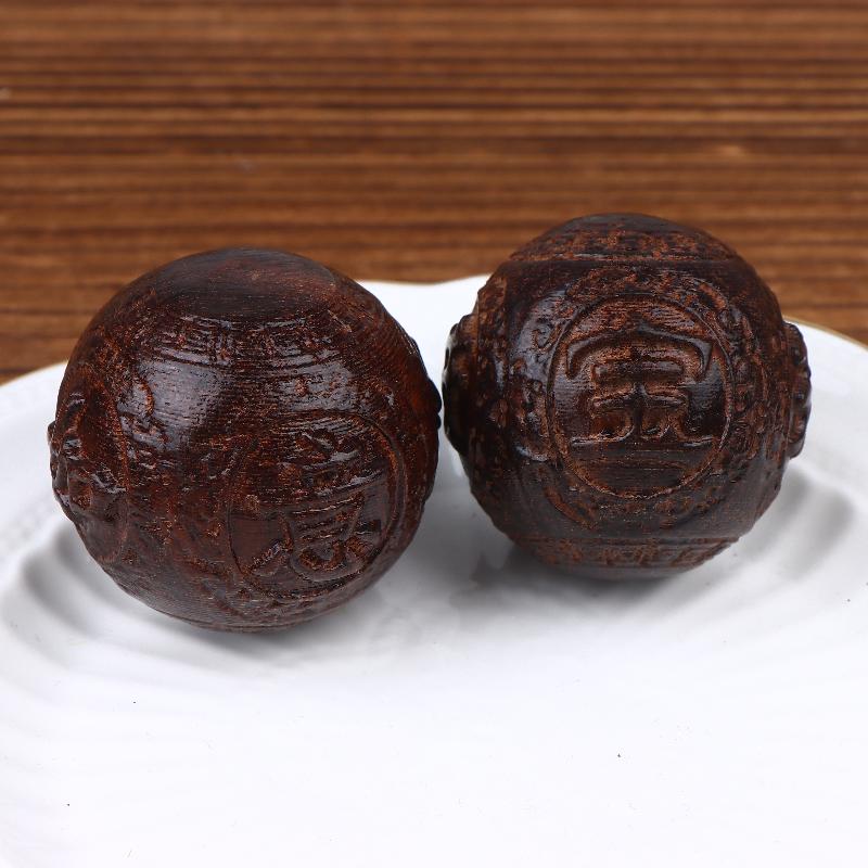1Pair Sandalwood Handheld Ball Relief Walnut Handheld Ball Massage Exercise Healthcare Plaything Hand-Worn Ball