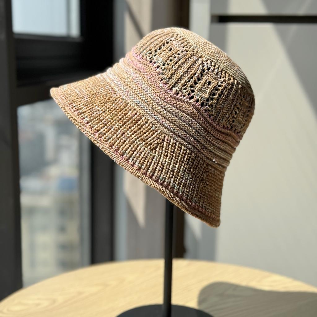 New summer fisherman hat for women, colorful hollowed-out sun hat for seaside vacations, face-flattering small woven bucket hat, foldable