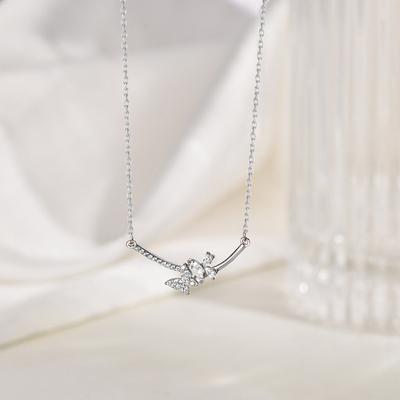 Schmetterlingsblumen-Halskette für Damen: Leichter Luxus, Hochwertig, Exquisite Schlüsselbein-Kette, Vielseitig und Einzigartiges Design