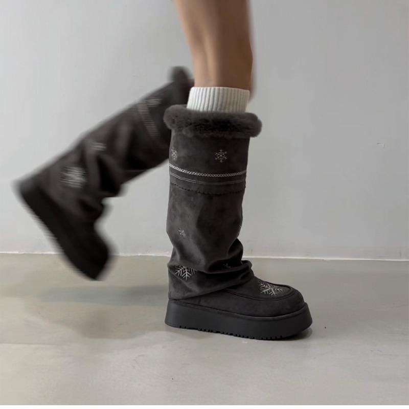 Snowflake embroidered thick-soled snow boots women s winter new velvet thickened warm cotton shoes heightening cotton boots 40 5400₽