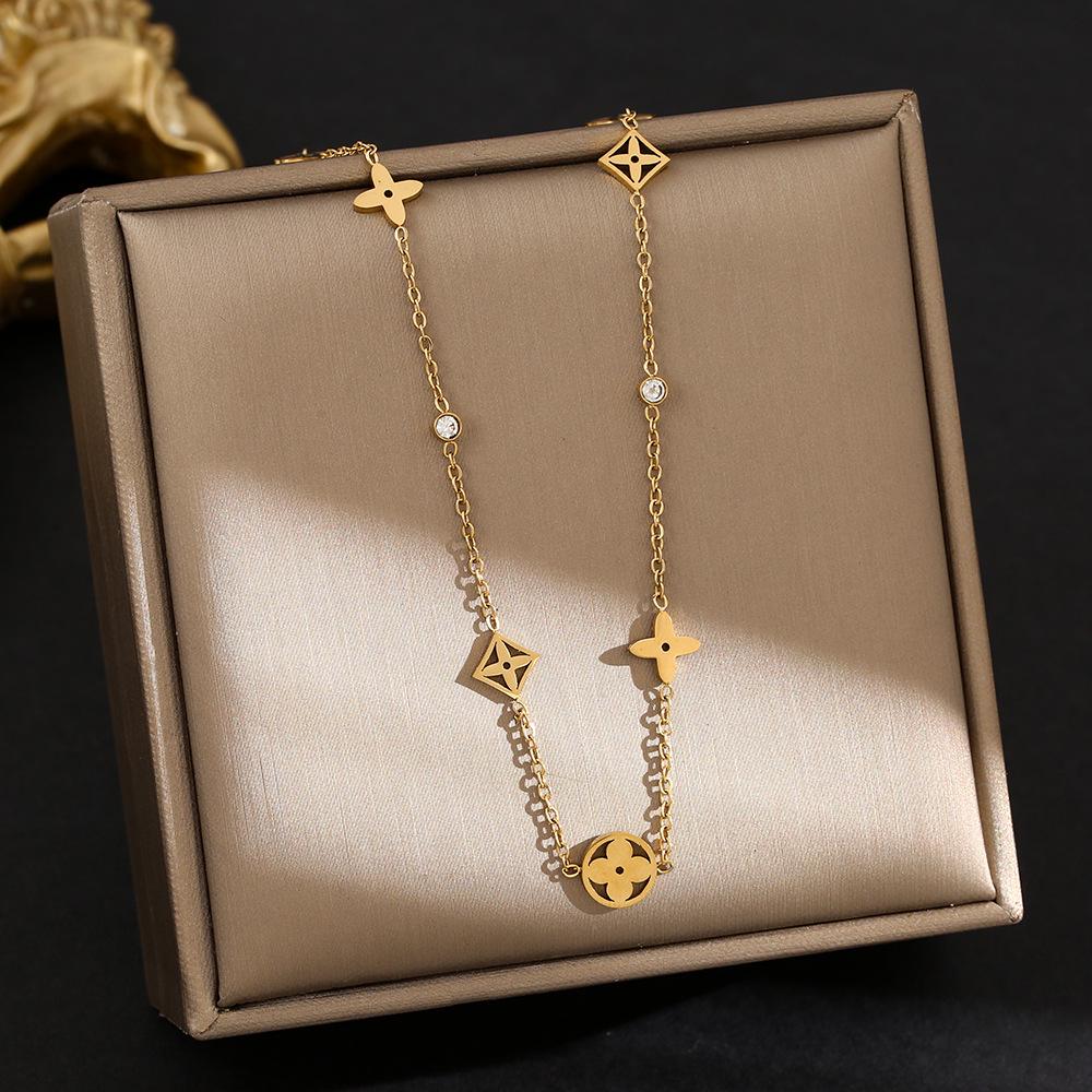 Elegant Gold-Plated Chinese-Style Four-Leaf Clover Necklace with Imitation Hetian Jade Pendant for Women