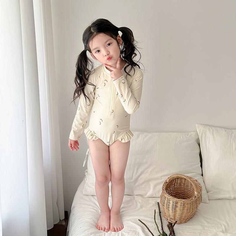 

Girls Long Sleeve One-Piece Swimsuit – Quick-Drying, Sun-Protective & Stylish S [22-33 lbs]