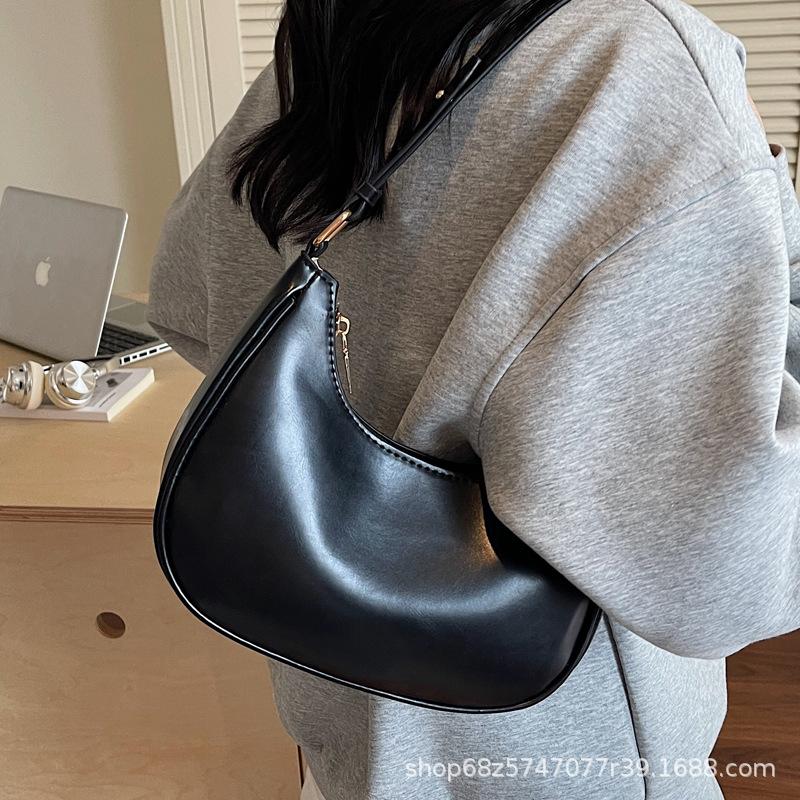 French niche design underarm crescent bag women's bag 2025 new fashion texture shoulder bag simple messenger bag tide