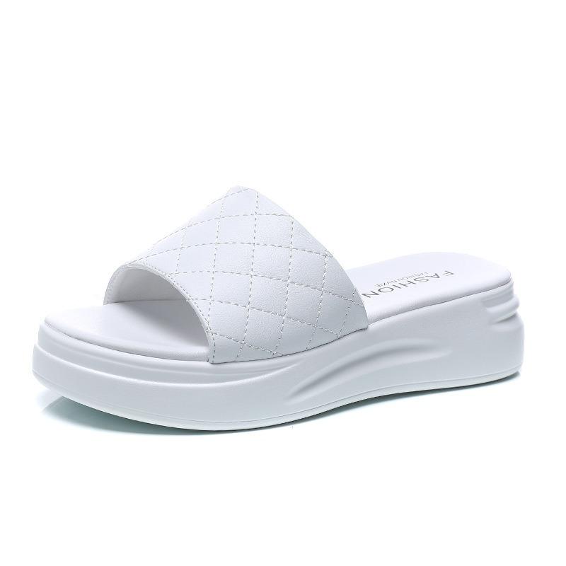 Summer new thick-soled slippers women's casual flat-bottomed versatile slippers women's outer wear with skirts cool slippers