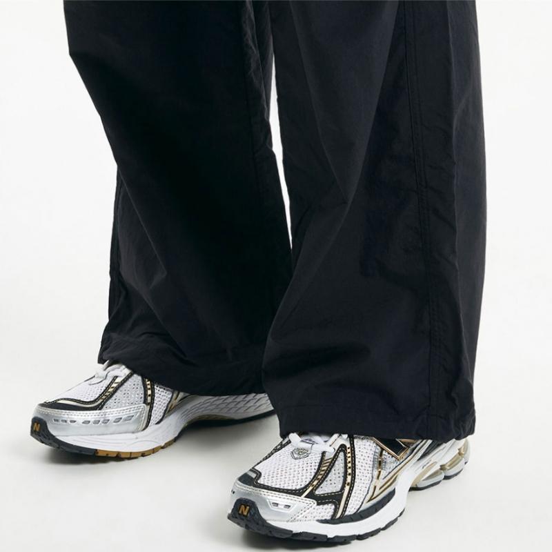 New Balance Nbnte2w402 Women Lightweight Woven Wide Cargo Pants  Black 