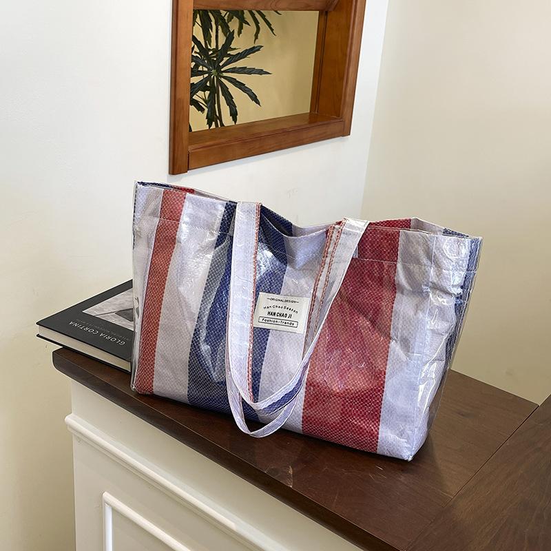 

Summer woven portable shopping bag 2025 new large-capacity personalized raincloth shoulder bag three-color cloth tote bag синій