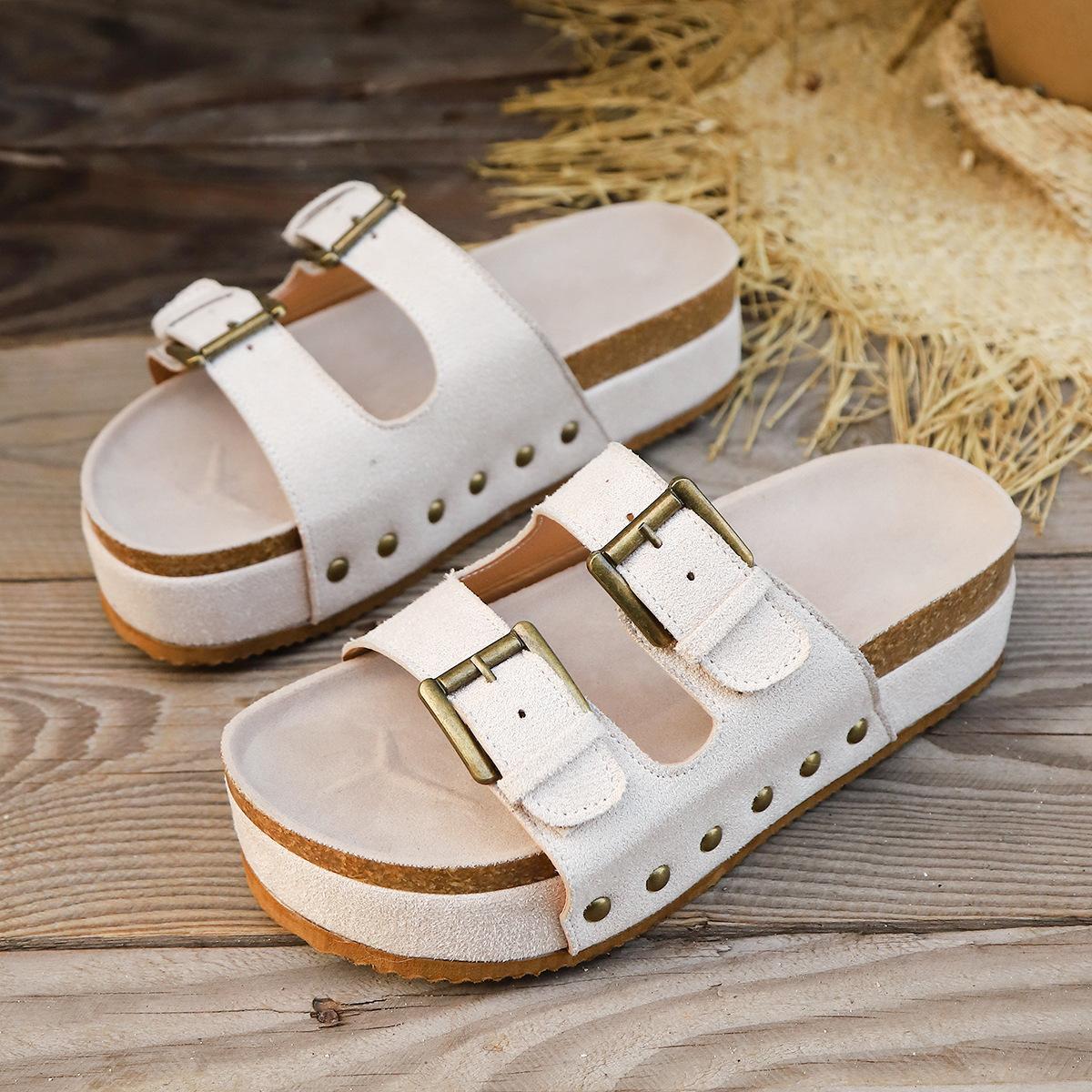 

2025 летние новые ветровые тапочки с круглой головкой, однотонные, большого размера, с заклепками, с пряжкой, на толстой подошве 43