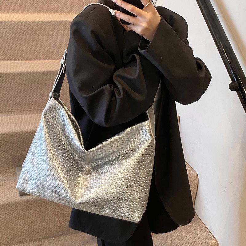 Large capacity underarm tote bag, new commuter shoulder bag, high-end simple and versatile women's bag