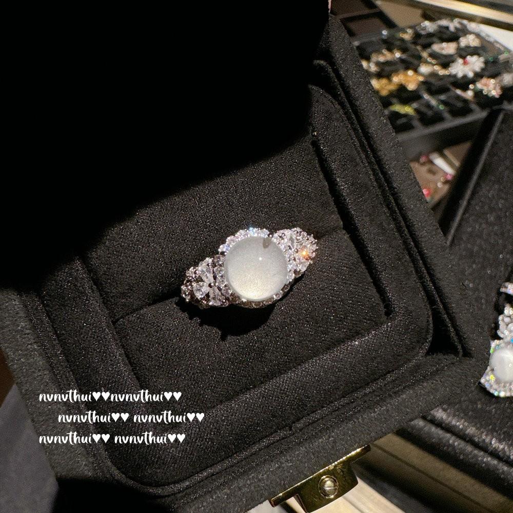 

Lychee Frozen White Chalcedony Large Egg Surface Gem Pendant Necklace, Water Spirit, Concubine Smile, Egg-Shaped Zircon Ring.