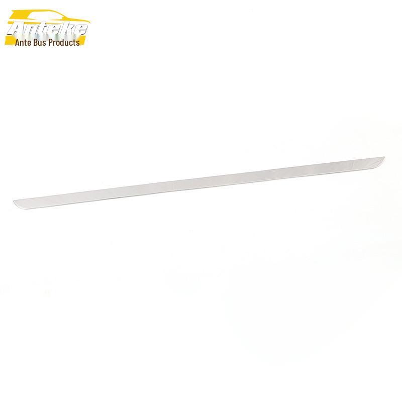 Lišta pátých dveří Peugeot 508: Dekorační lišta kufru z nerezové oceli proti poškrábání