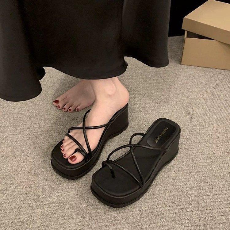 Internet celebrity beautiful set of cool toe slippers women's 2025 new summer wear fashion high sense slope heel thick bottom one-word